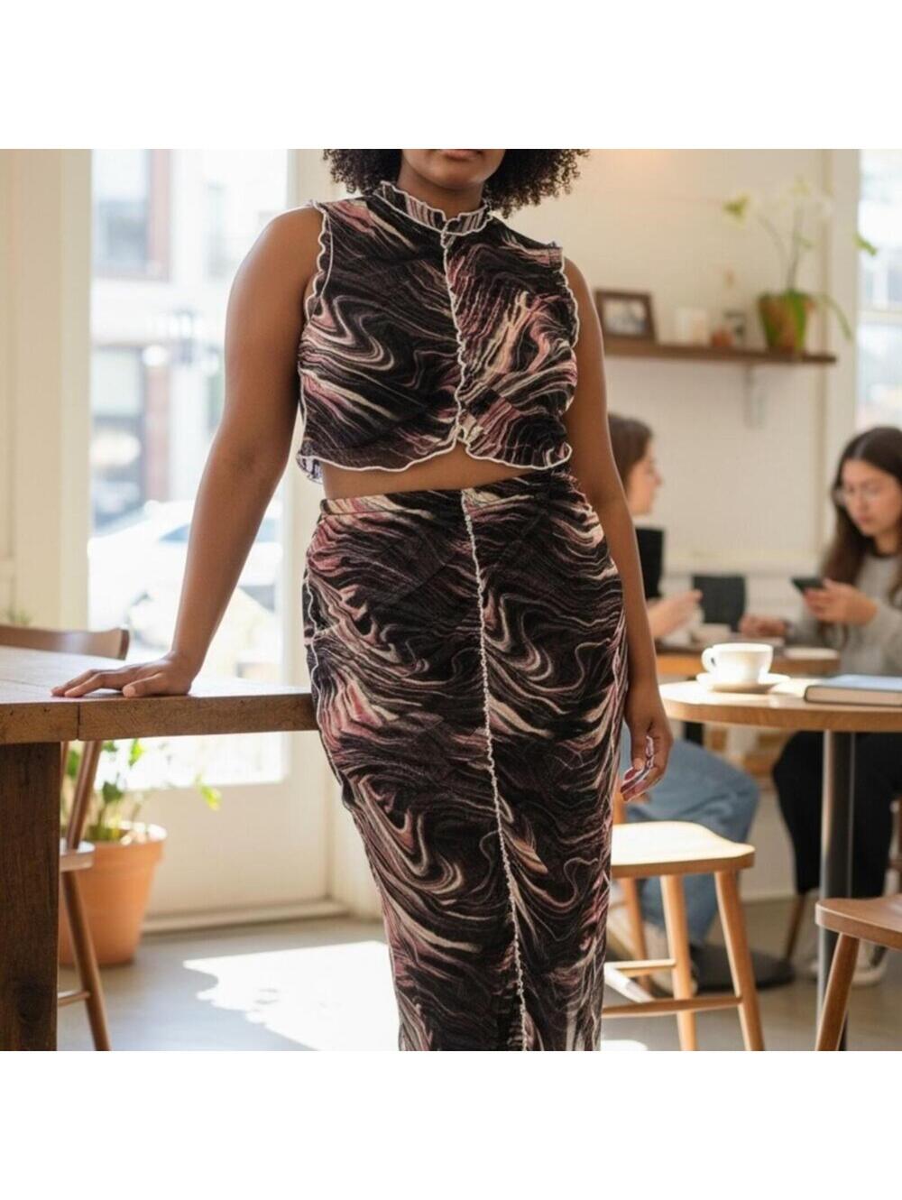 Stylish Women's Swirl Pattern Two-Piece Set - Picture 1 of 4